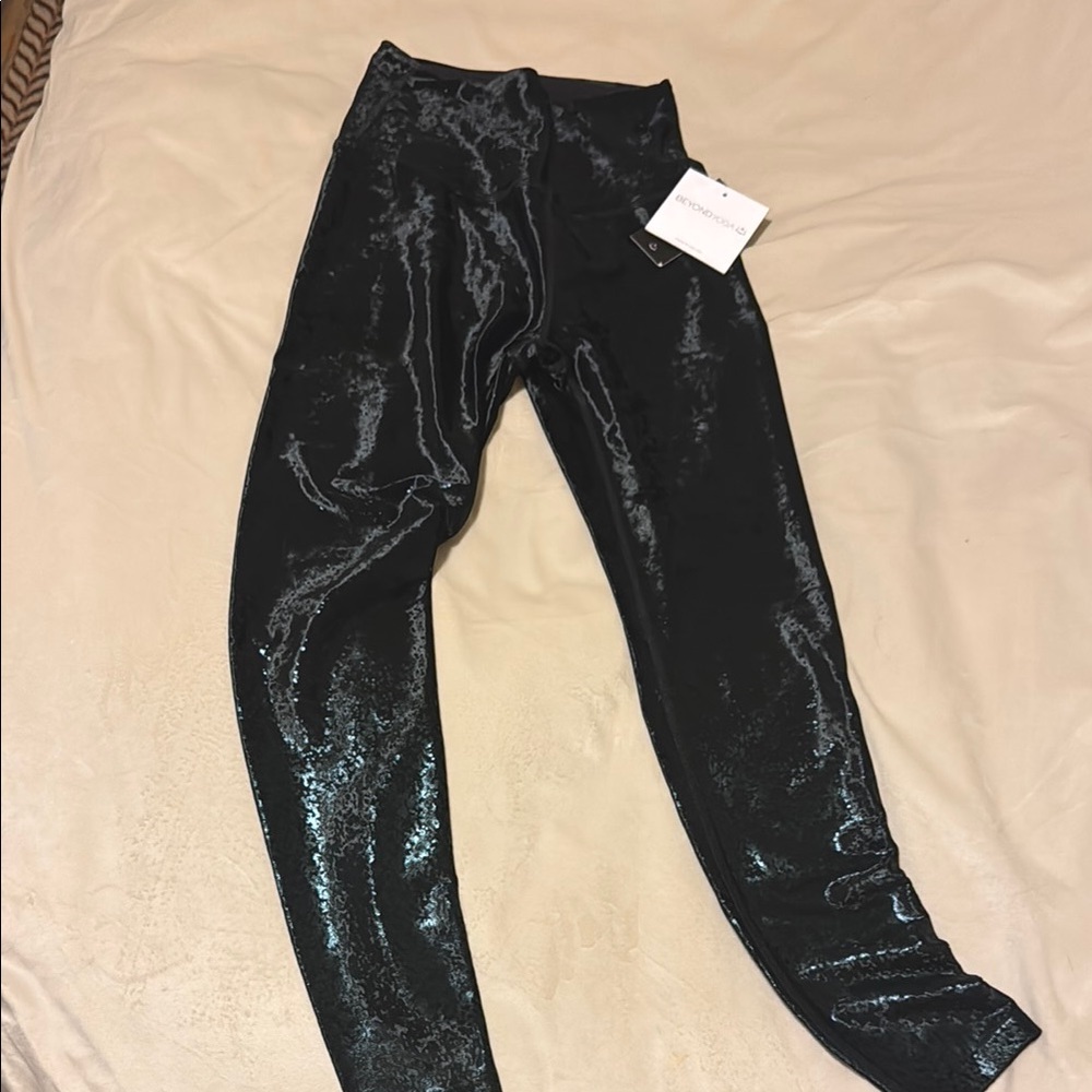 *SOLD* NWT Beyond Yoga Crushed Velvet Sparkle Leggings